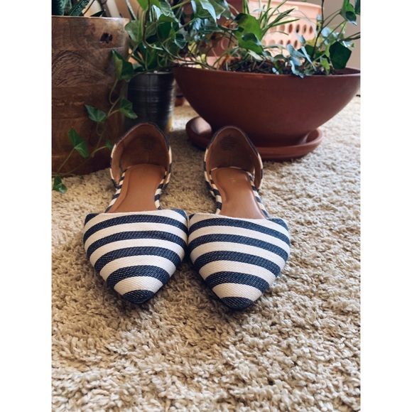 Pointed Toe Striped Blue and White Flats - Picture 4 of 7